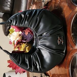 🤩🤩 Badgely Mischka Ruched/ Pleats Shoulder Bag